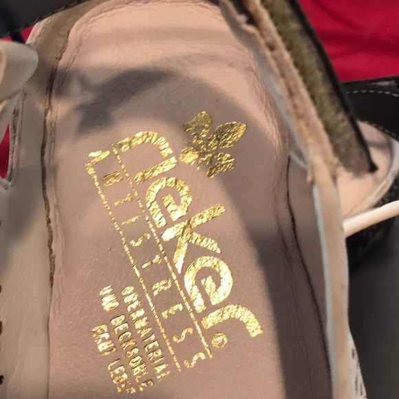 Women’s Size 37 shoes - Picture 2 of 3